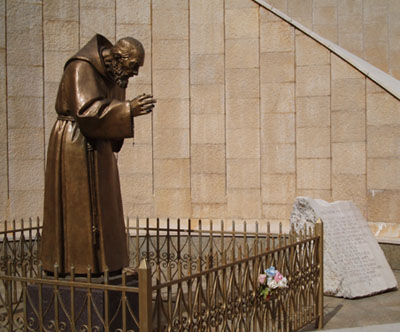 statua_padre_pio_san _giovanni_rotondo