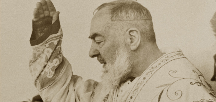 La Benedizione di Padre Pio